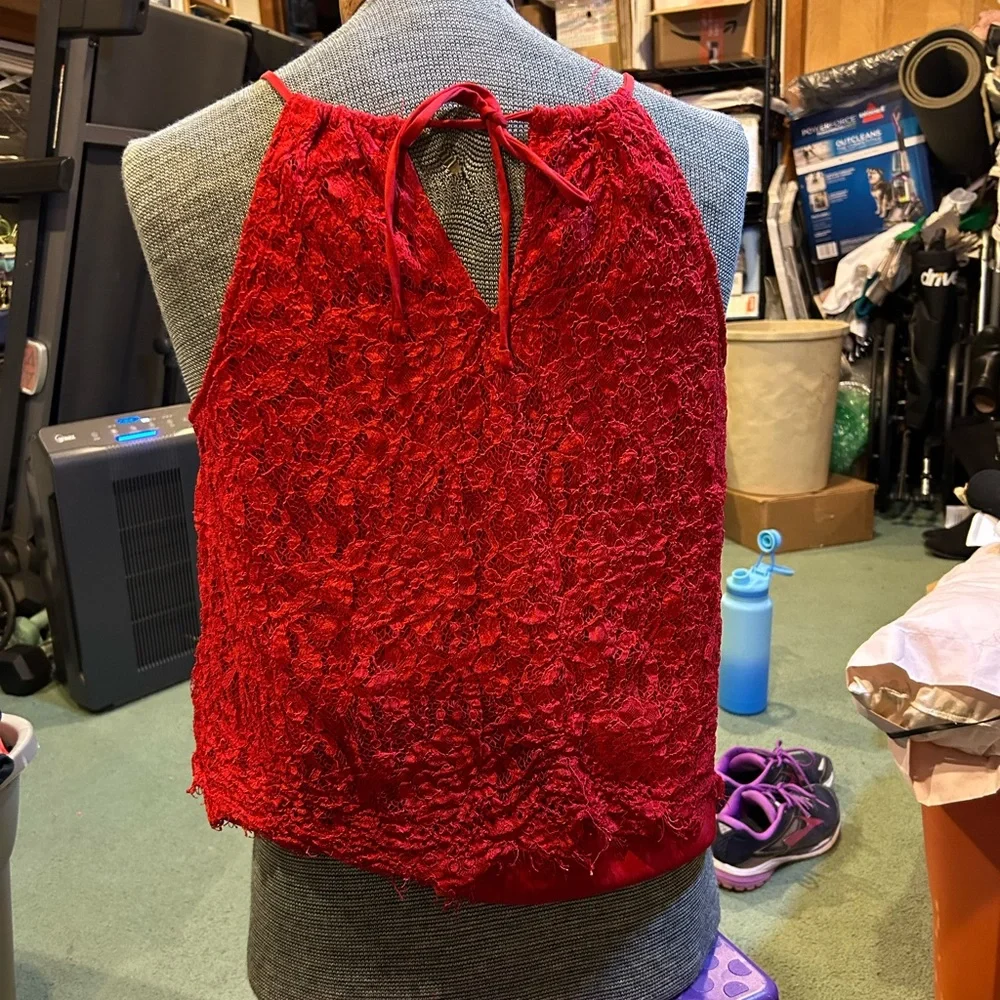 No sleeved red lace top - Picture 3 of 6